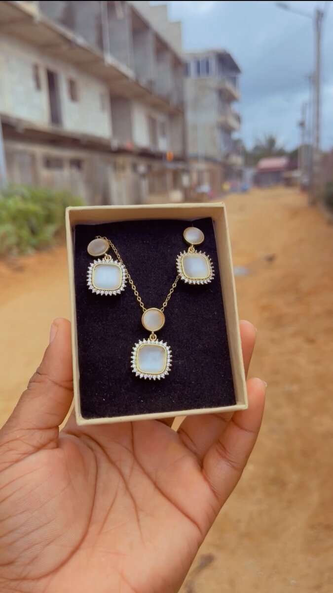 Parure Élégante en Or