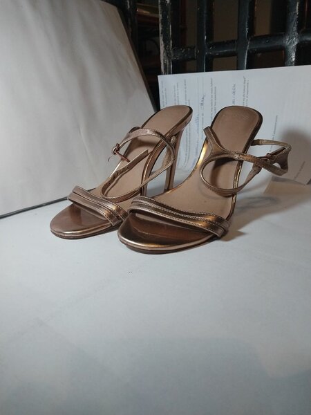 Élégants escarpins à fleurs