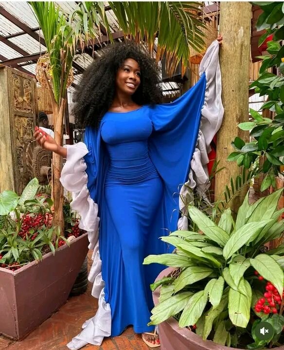 Robe élégante avec volants