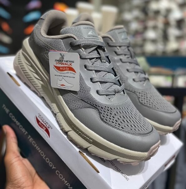 Stretchers sneakers grey