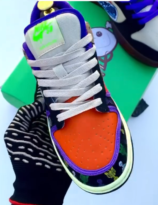 Fashionable men's sneakers