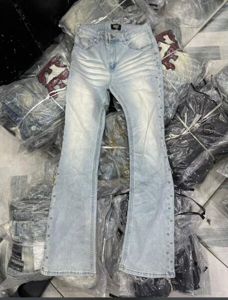 Jeans tendance à clous