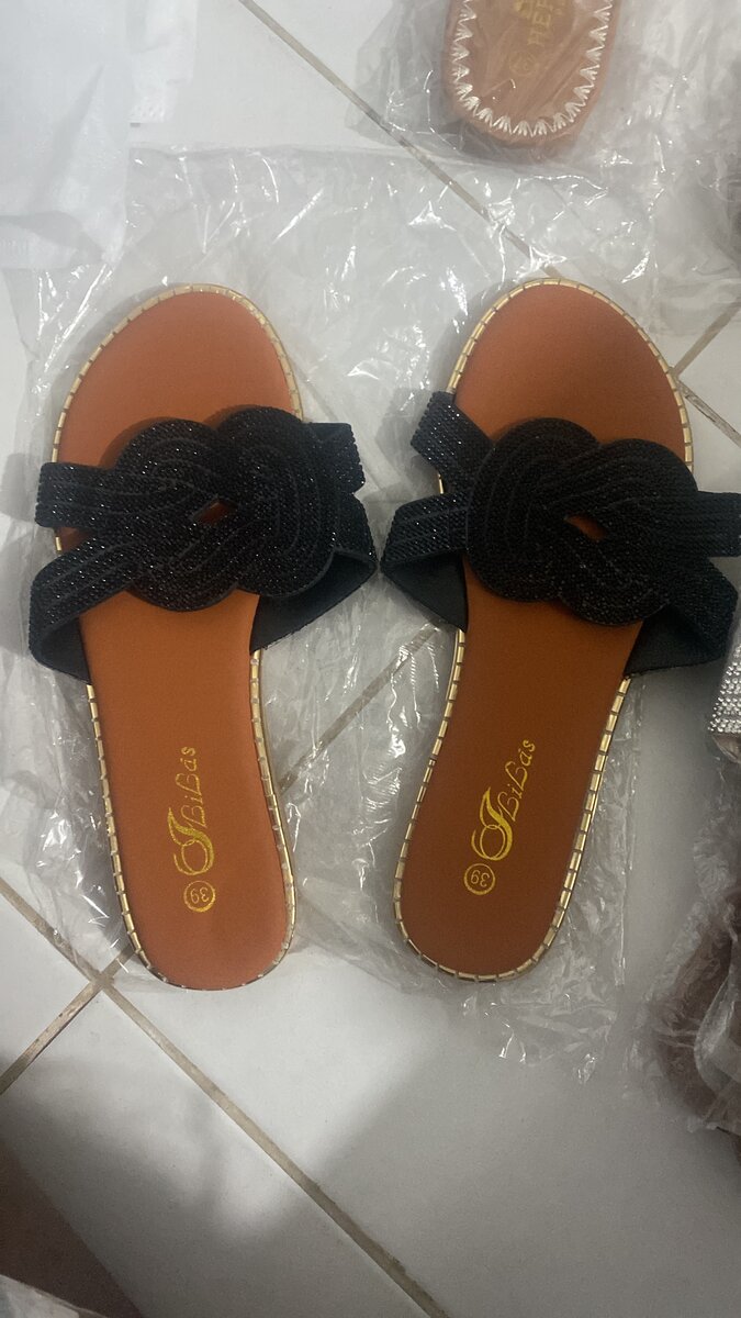 Chaussure colorées à boucles