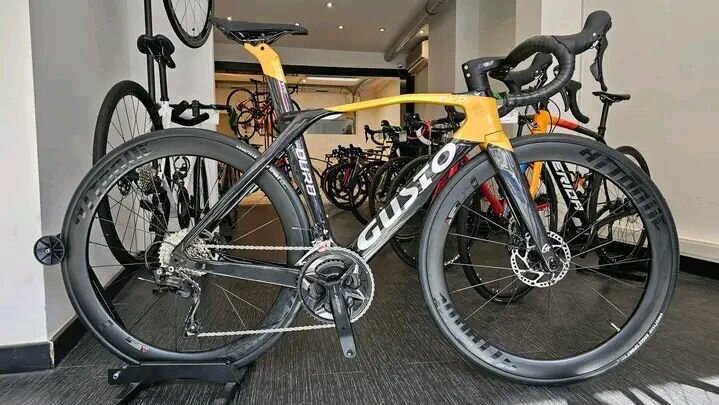 Vélo de route Gusto Evo Pro