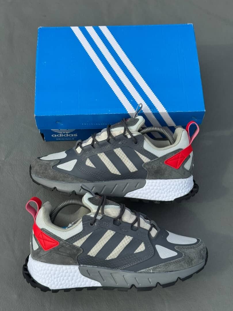 BASKETS NIKE , ADIDAS