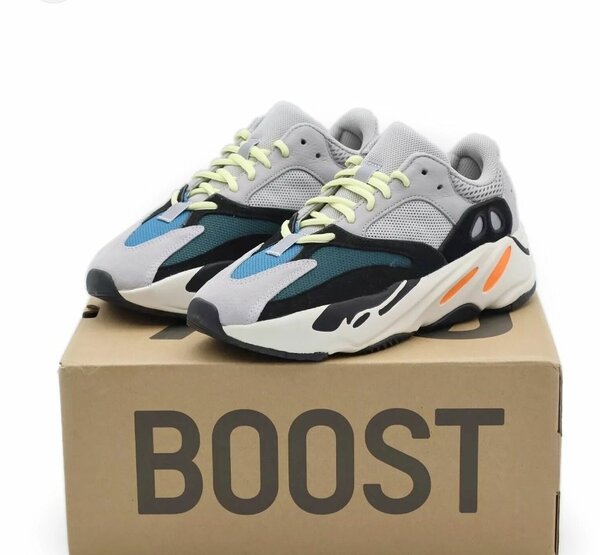 Adidas Yeezy Boost 700