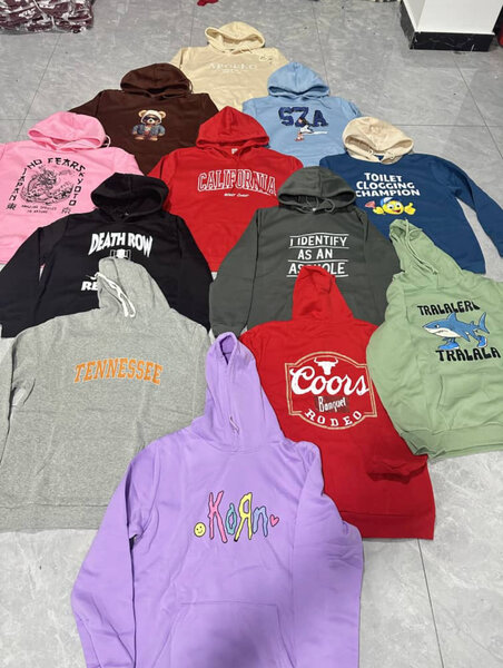 Lot de sweat-shirts à capuche imprimés