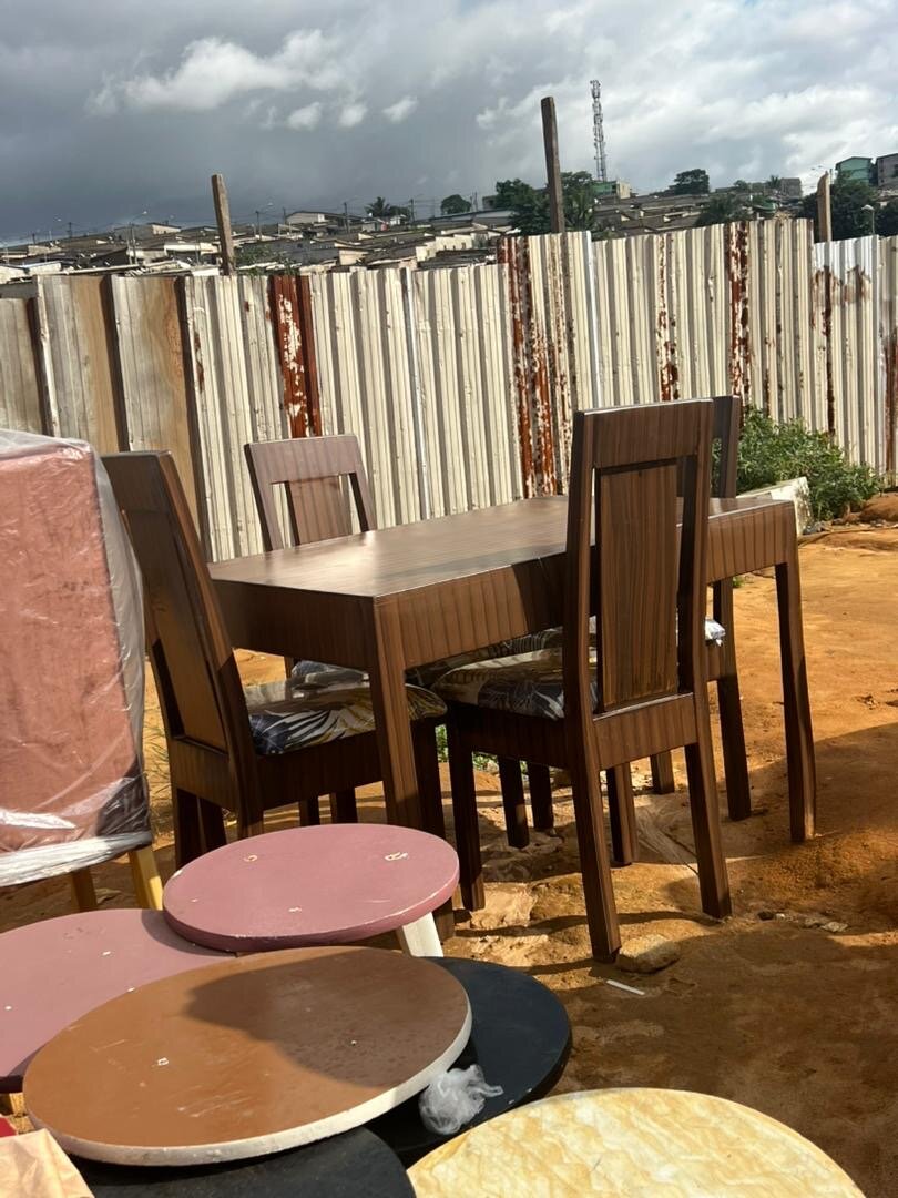 Table à manger moderne 4 places