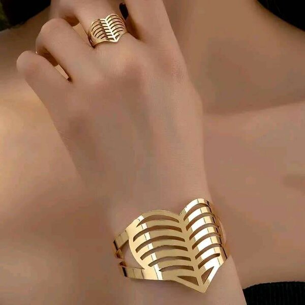 Bracelet et Bague Or Élégants