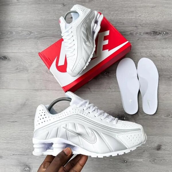 Baskets Nike blanches