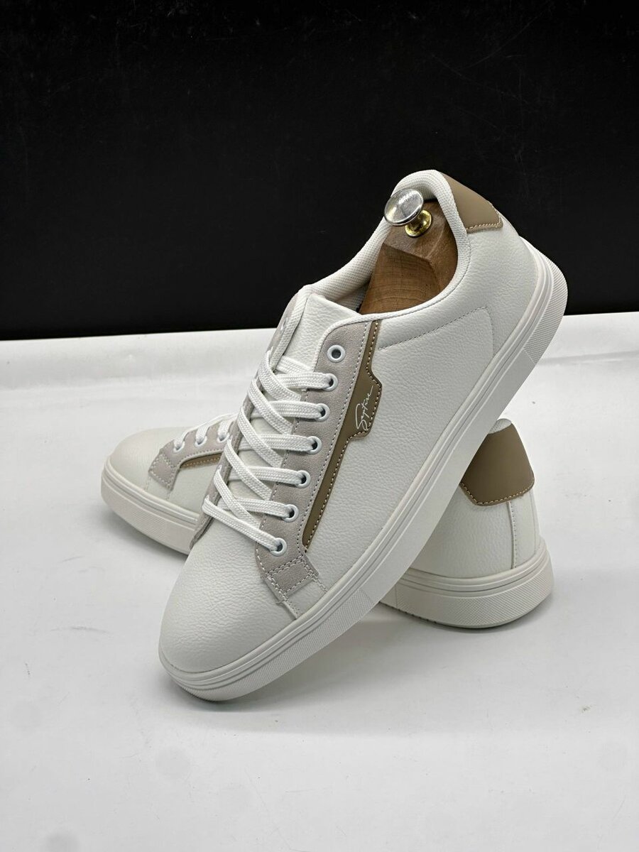 Sneakers en cuir blanc élégant