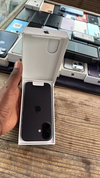 iPhone 16 simple 128Go propre
