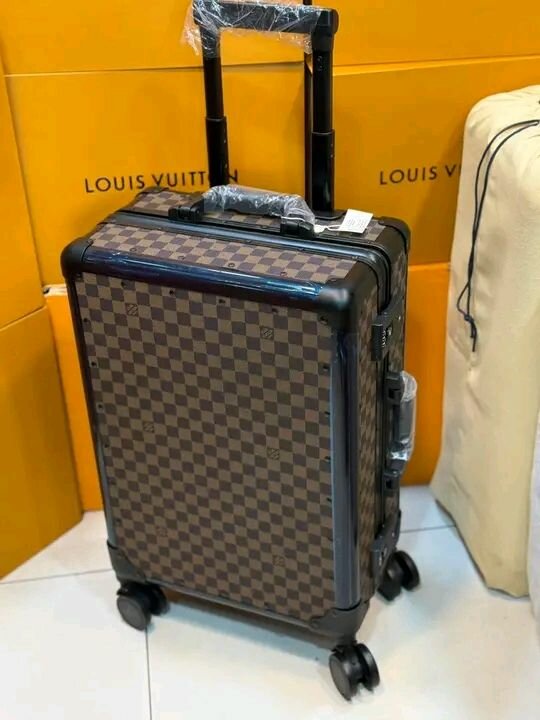 Valise cabine élégante LV