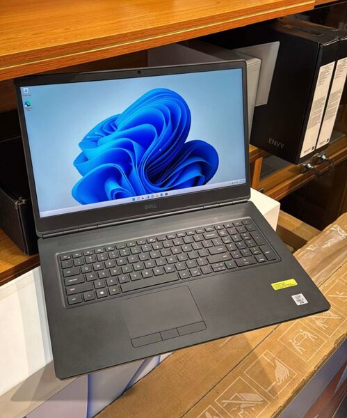 Neatly DELL PRECISION 7750 intel core i7 32gb ram 512gb ssd