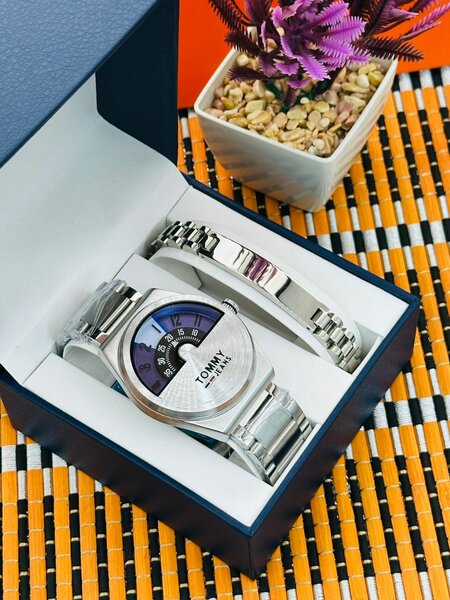 Montre élégante en acier inoxydable