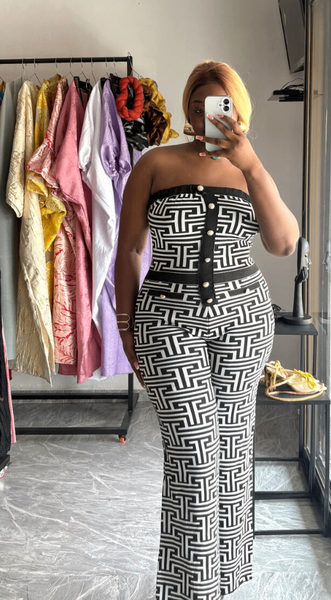 Combinaison élégante à motif géométrique