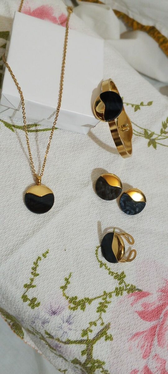 Parure élégante en or