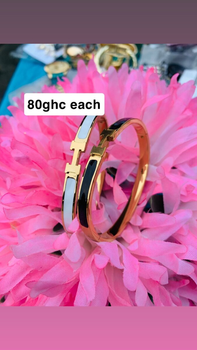 Ladies bracelets/bangle