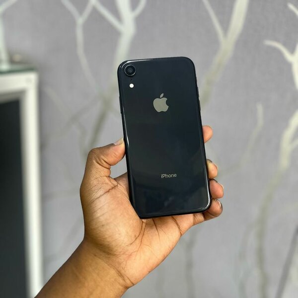 iPhone XR Noir - 64 Go