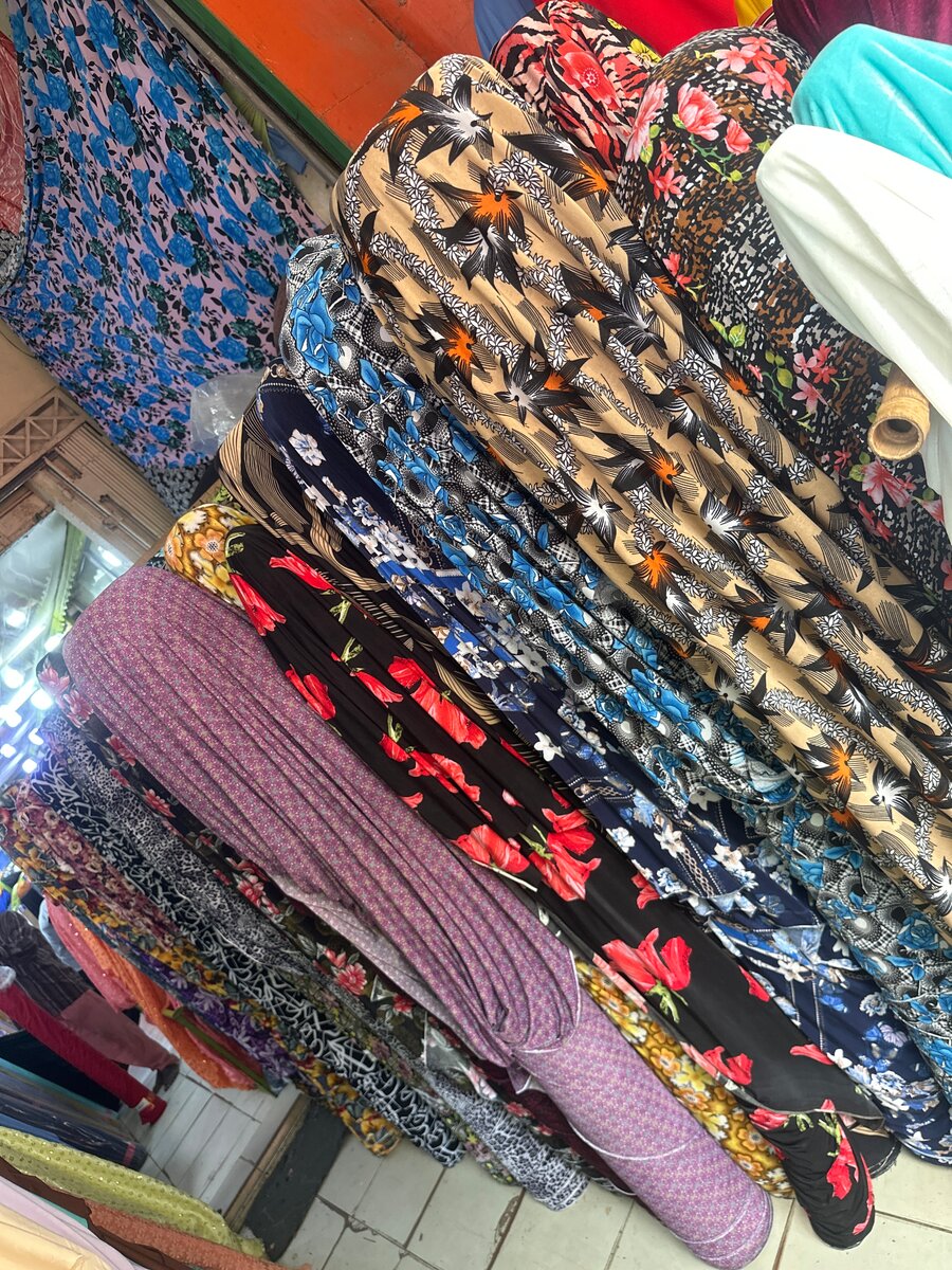 Tissus en gros colorés