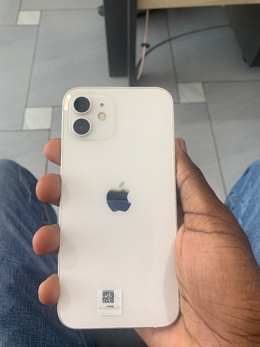 iPhone 12 64GB unlocked ( used)