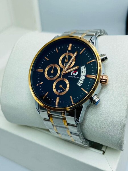 Montre mécanique pour homme couleur argent avec cadran noir et or  Forecast