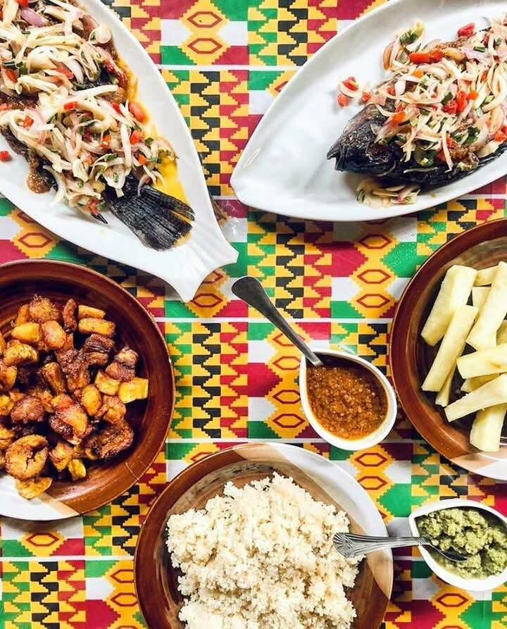 Frites au poulet aloco poisson