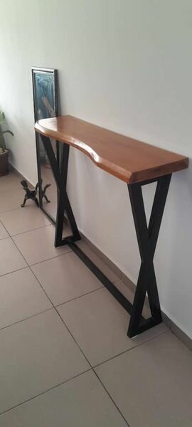 Une table basse plus un console livre