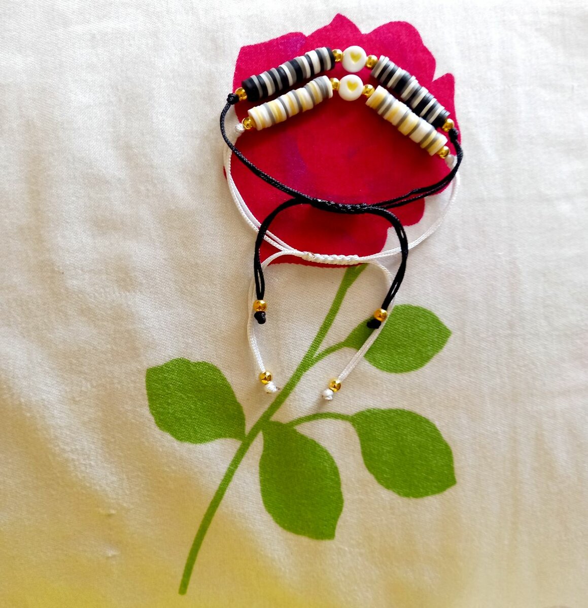 Bracelets perles plates