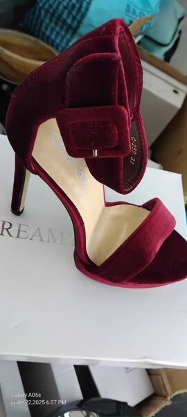 Sandales à talons hauts élégantes