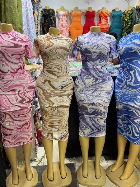 Robes mi-longues moulantes élégantes