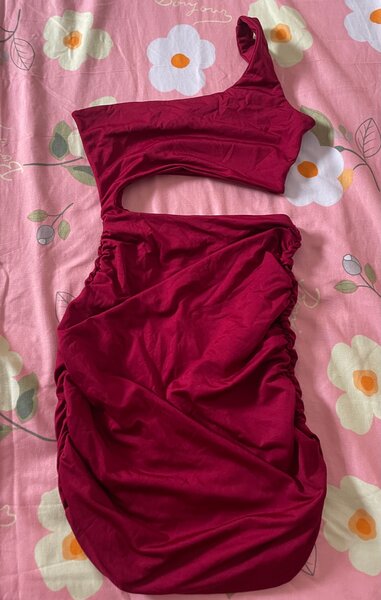 Robe asymétrique rouge chic