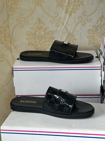 Sandales noires élégantes