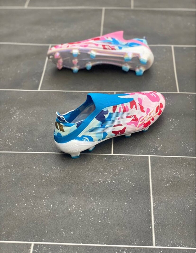 Chaussures de football colorées