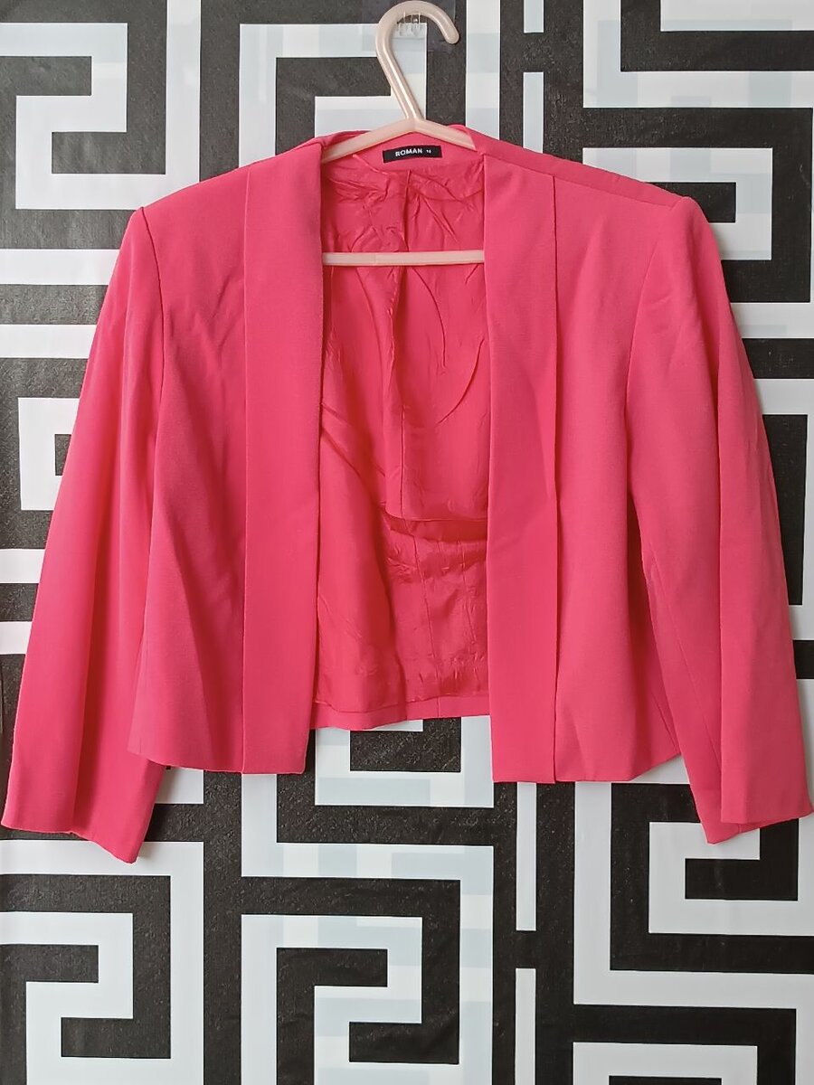 Veste courte rose femme élégante