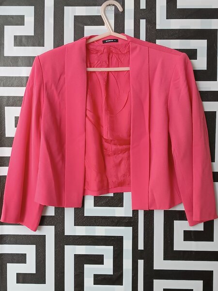 Veste courte rose femme élégante