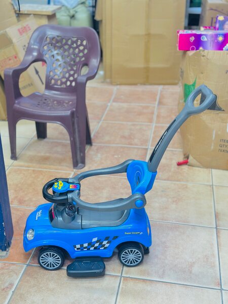 Voiture à pousser bébé