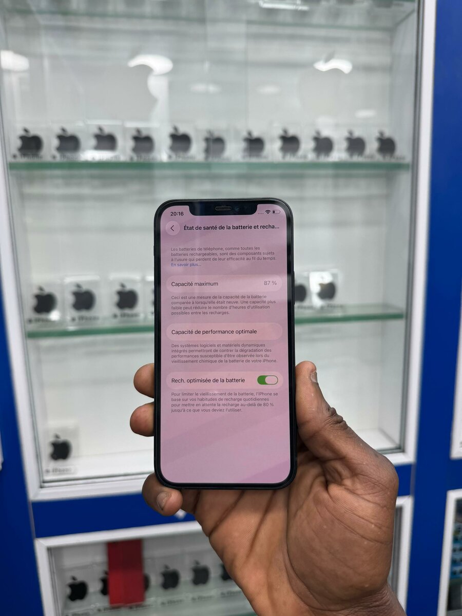 iPhone 12. Quasi neuf retour