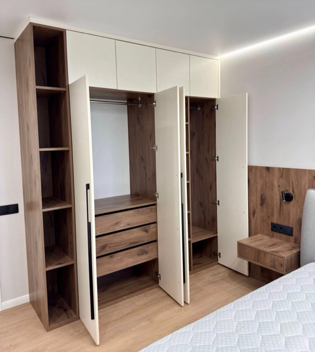 Armoire Moderne en Bois et Blanc