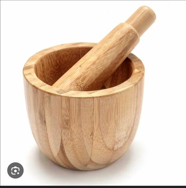 Mortier et pilon en bois