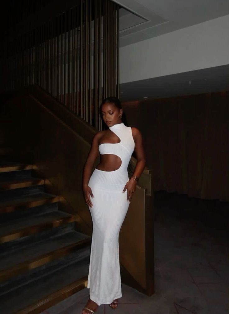 Robe longue élégante découpée