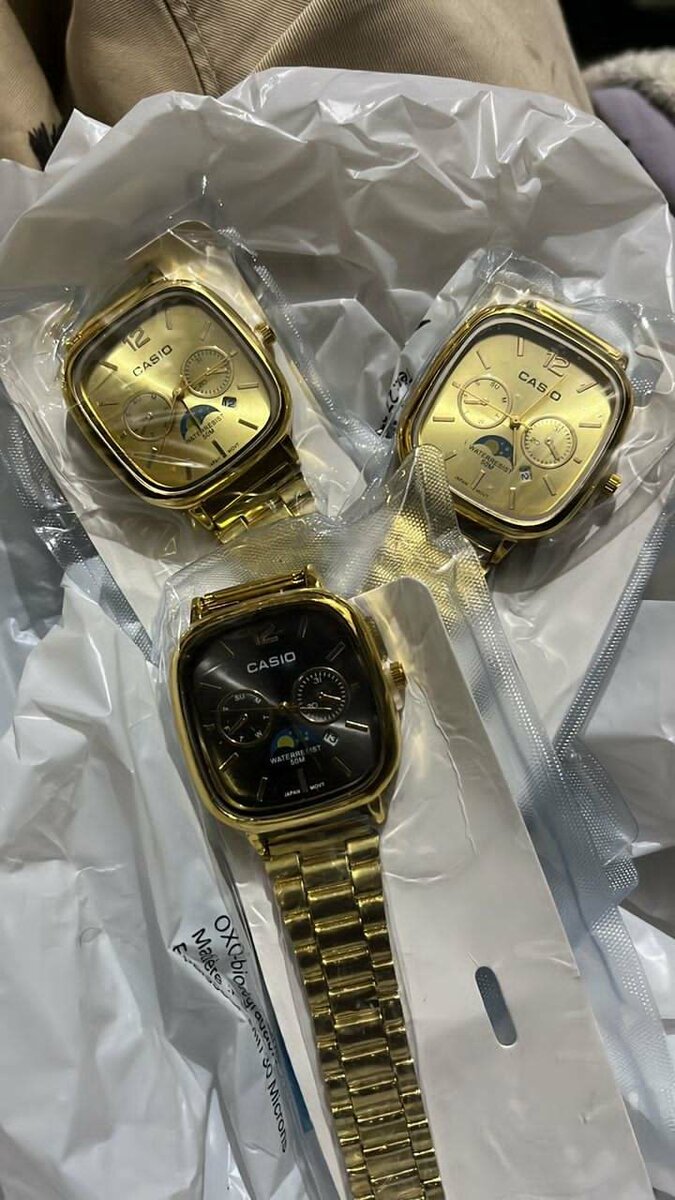 Montre Casio vintage dorée