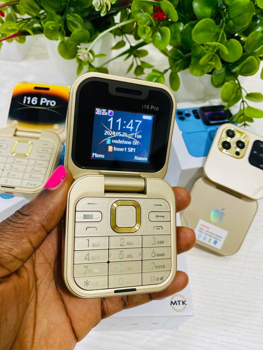 i16 pro flip 2G. Gold