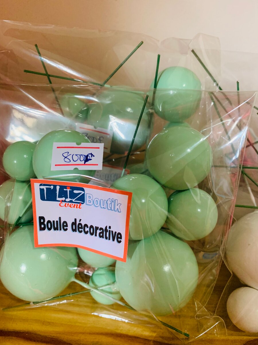 Boules décoratives colorées