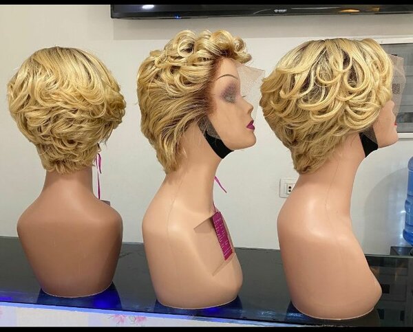 Perruque blonde chic