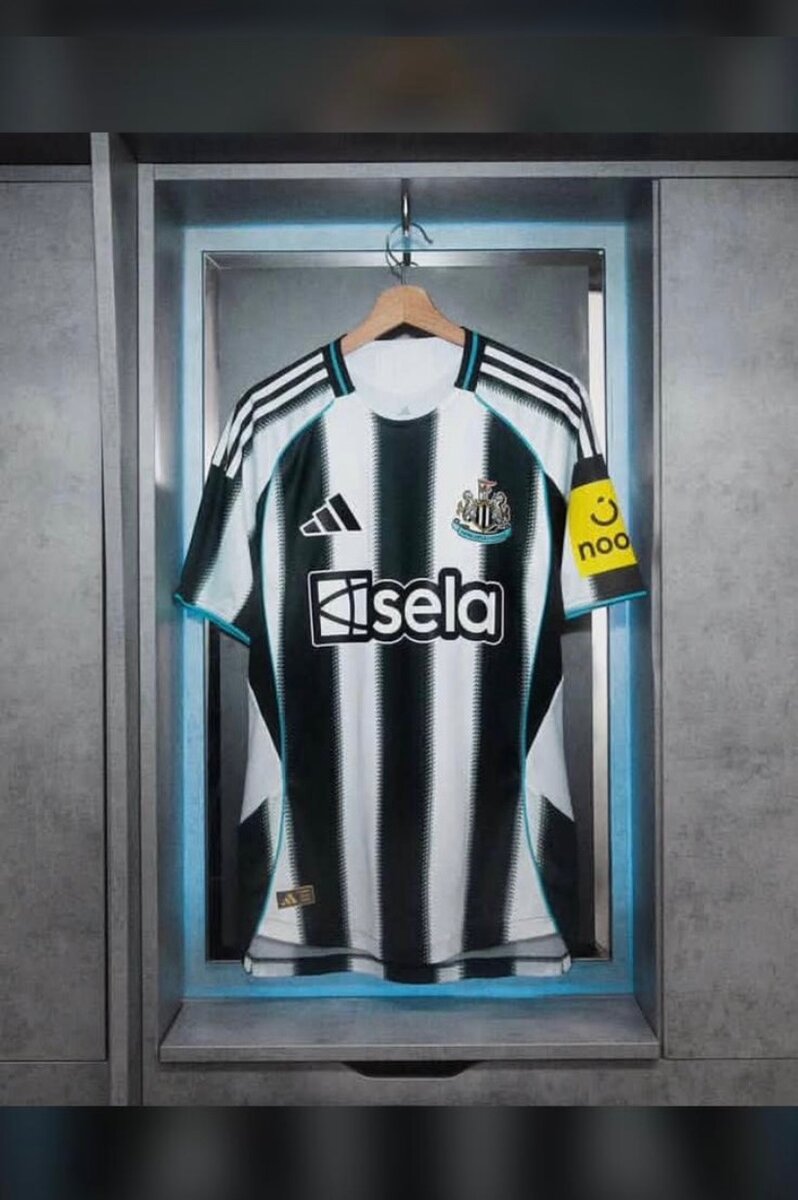 Maillots de football modernes