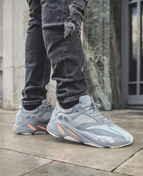 Sneakers yeezy grises