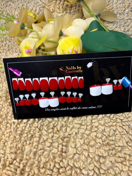 Faux Ongles Rouges Élégants