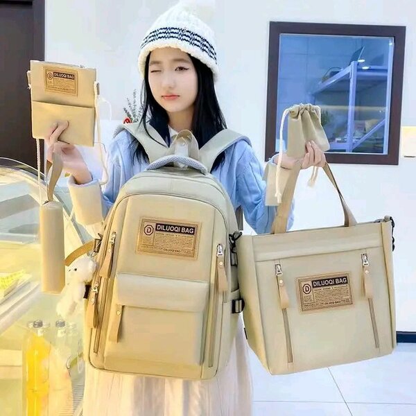 Set de sacs à dos et pochettes