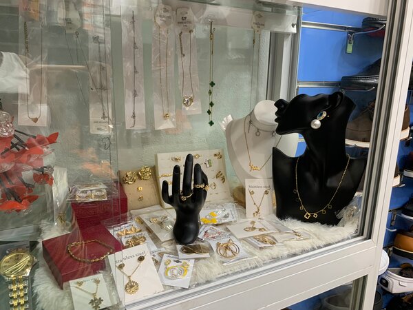 Élégant ensemble de bijoux dorés